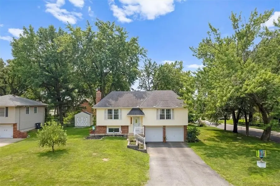 14215 W 94th TER, Lenexa, KS 66215
