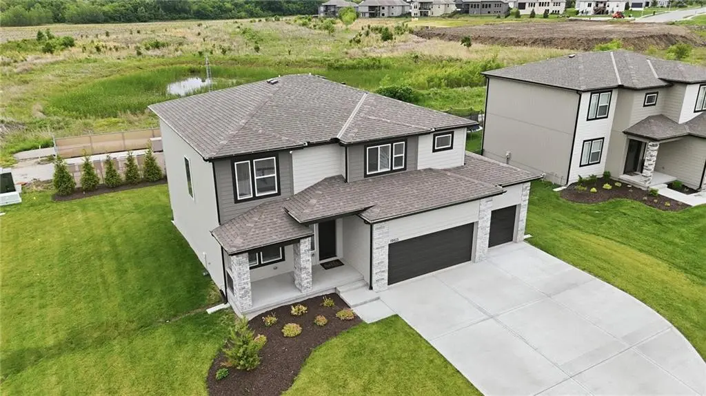 500 SW Chavis DR, Blue Springs, MO 64064