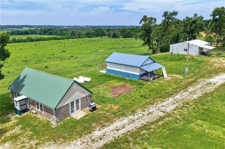 16831 Ava DR, Harris, MO 64645