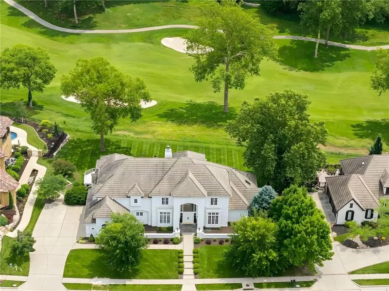 6517 Ridge RD, Parkville, MO 64152