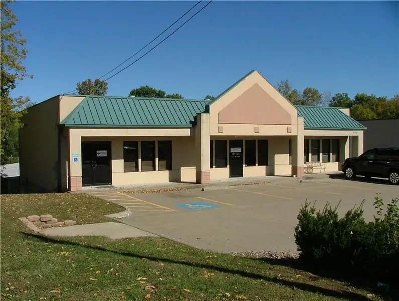 3725 A Gene Field RD, St Joseph, MO 64506