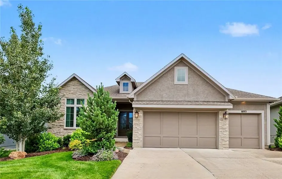 8193 Valley RD, Lenexa, KS 66220