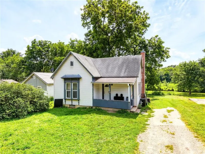 323 N Clinton ST, Brookfield, MO 64628