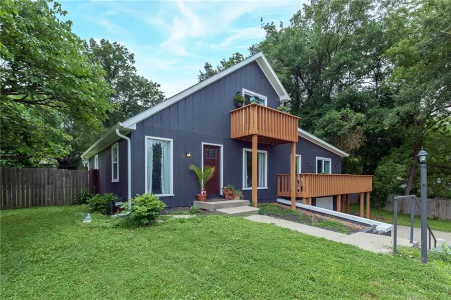 124 Johnson RD, Liberty, MO 64068