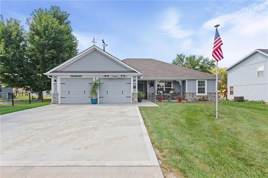 205 Ceremonial DR, Buckner, MO 64016