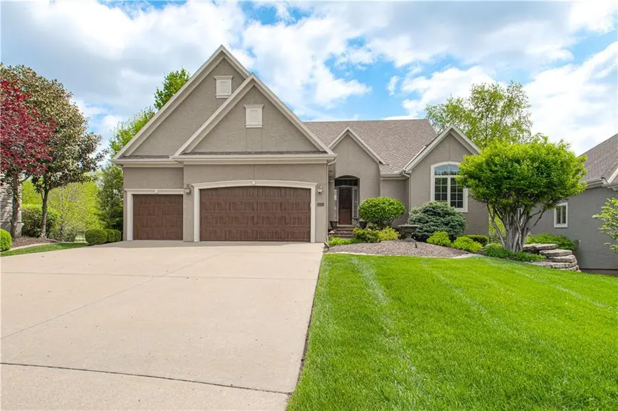 10320 W 142nd ST, Overland Park, KS 66221