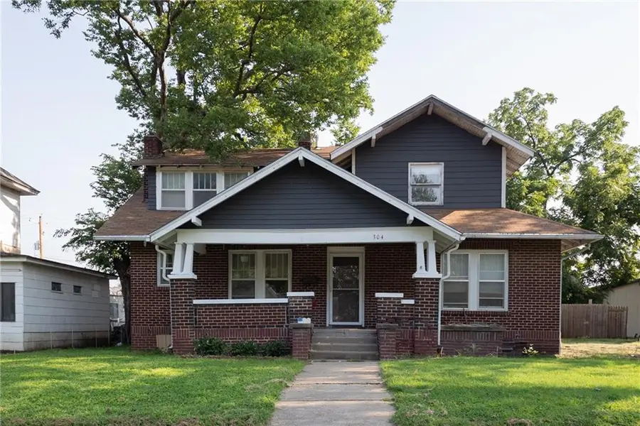 304 E 4th ST, Cherryvale, KS 67335