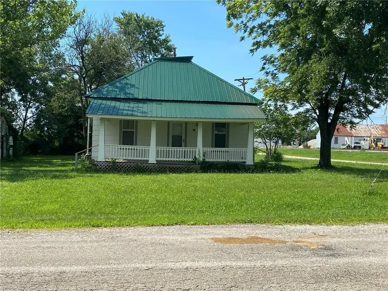 15 E 6th ST, Adrian, MO 64720