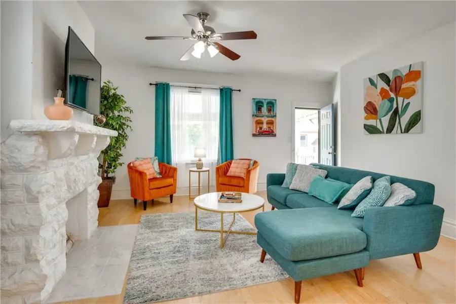 708 E 34th ST, Kansas City, MO 64109