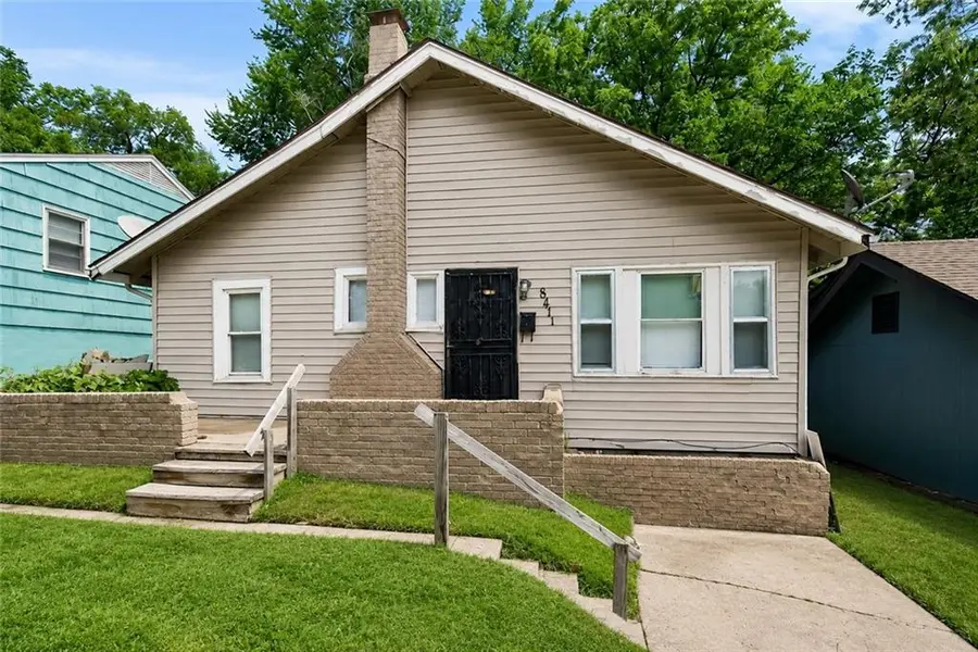 8411 Olive ST, Kansas City, MO 64132