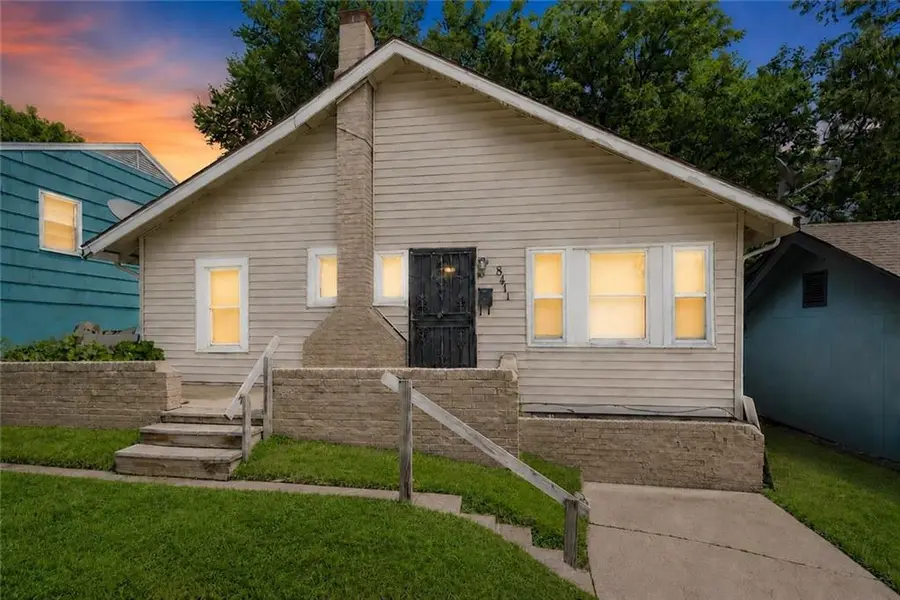 8411 Olive ST, Kansas City, MO 64132
