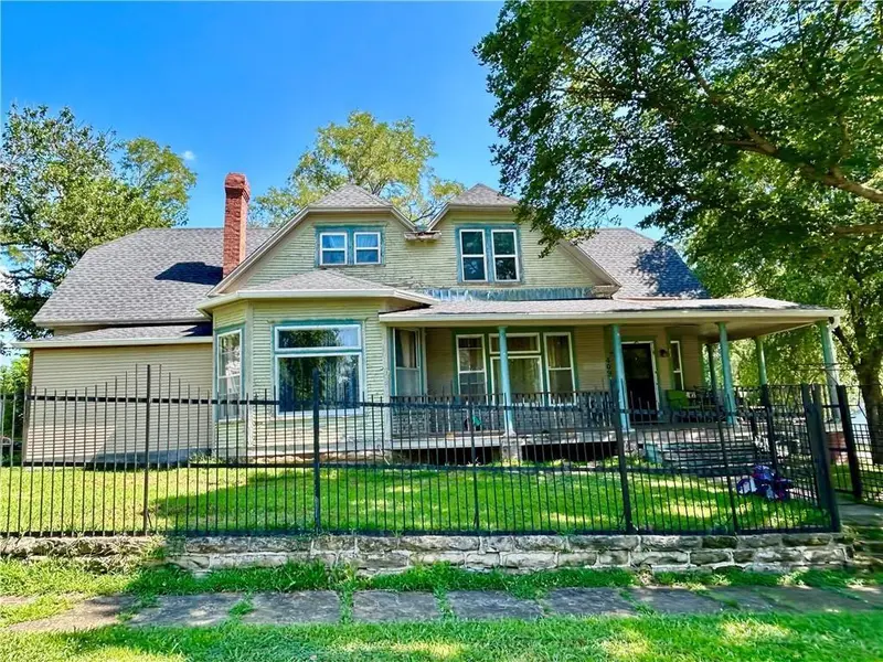 409 E Spring ST, El Dorado Springs, MO 64744