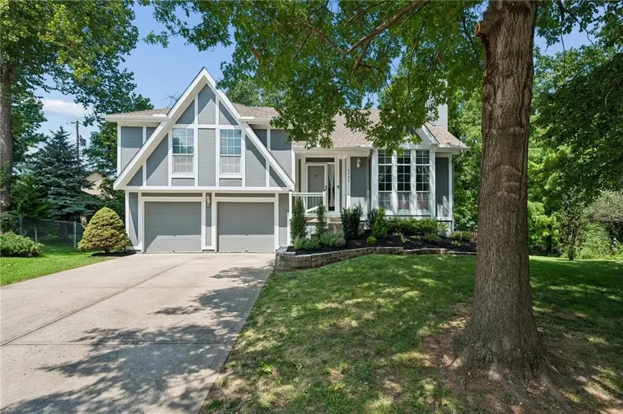 4904 Rosehill DR, Shawnee, KS 66216