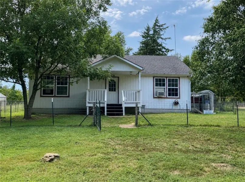 323 N Wall ST, Blairstown, MO 64726