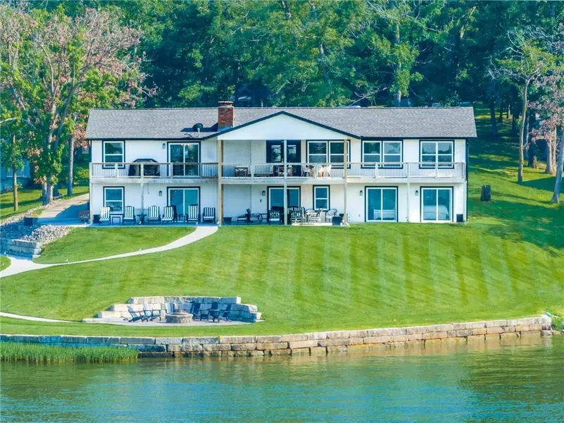 490 Lake Viking TER, Gallatin, MO 64640