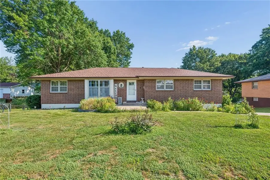 1504 NE 76 ST, Gladstone, MO 64118