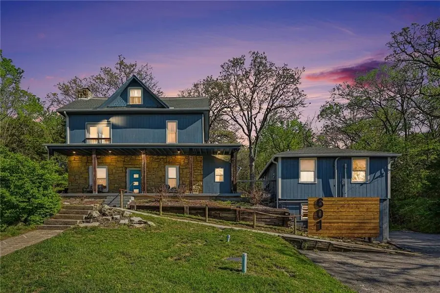 601 Kaw DR, Edwardsville, KS 66111