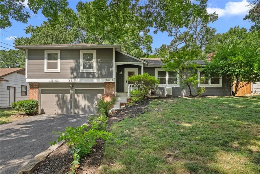 10810 Oak ST, Kansas City, MO 64114
