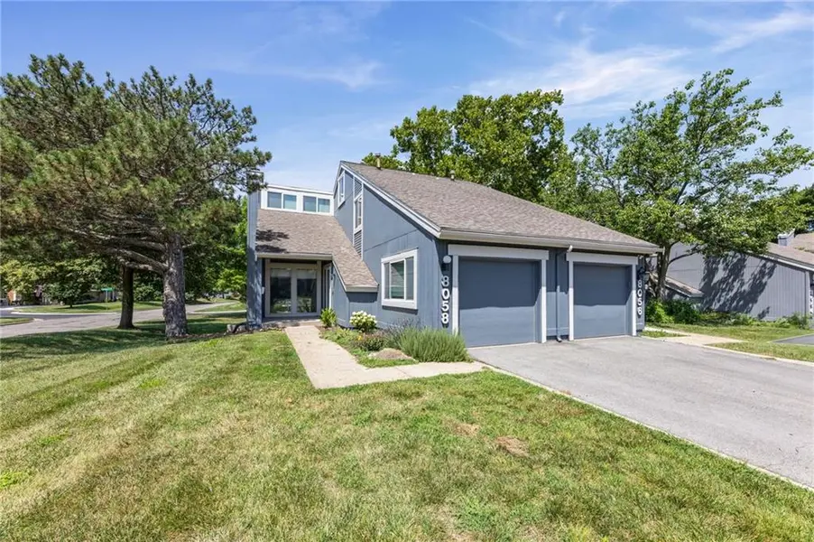 8058 Colony LN, Lenexa, KS 66215