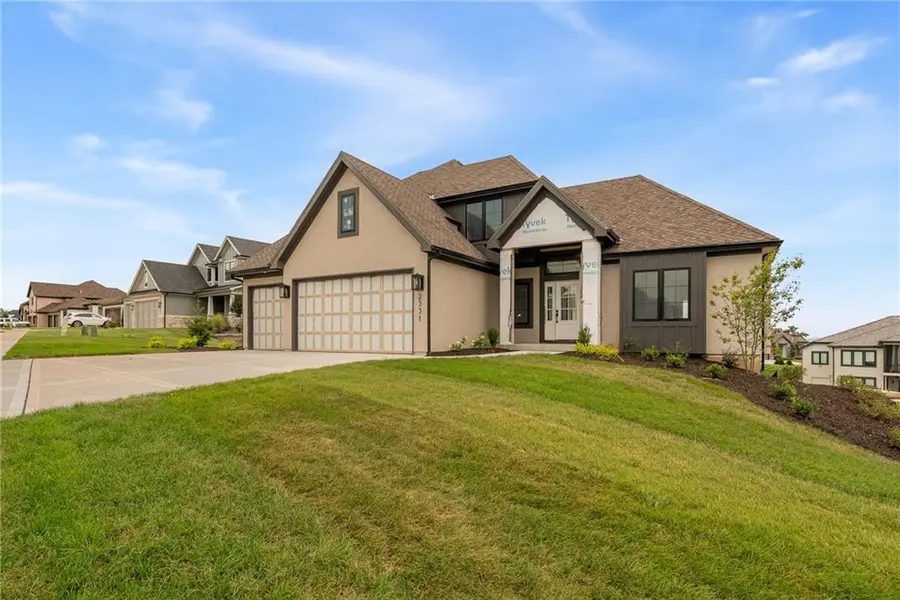 13547 Terrace Park DR, Parkville, MO 64152