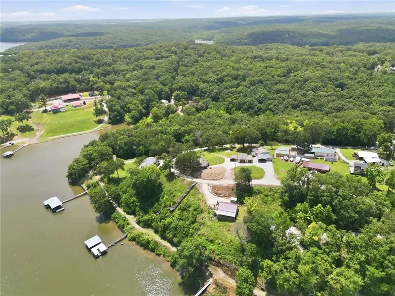 Rosey LN, Edwards, MO 65326