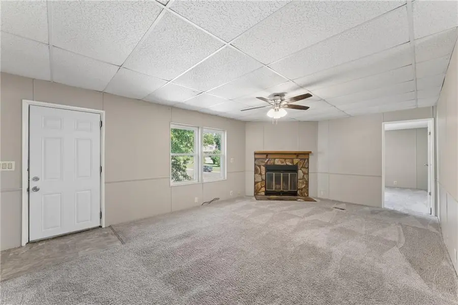 4804 W Christie CIR, Blue Springs, MO 64015