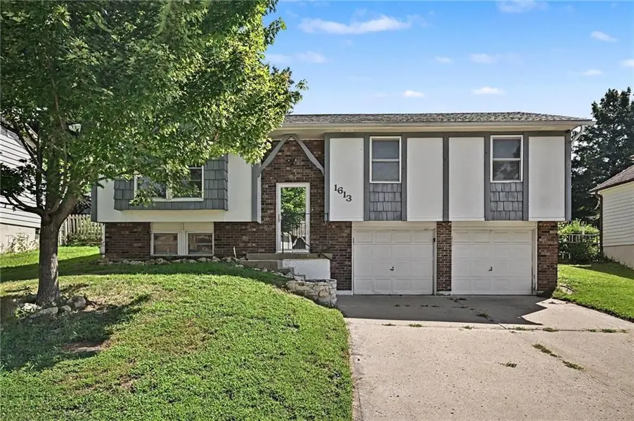 1613 N Glen Ellyn ST, Independence, MO 64056
