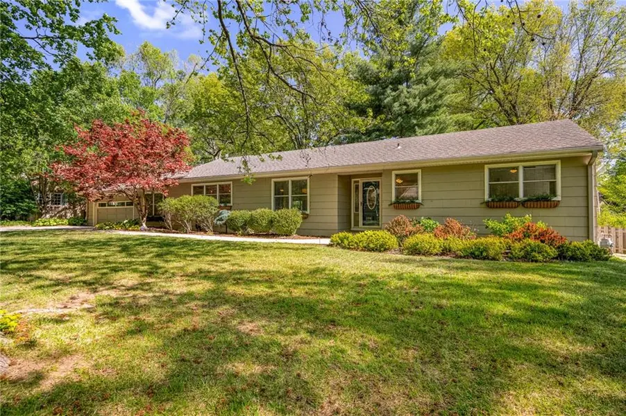 2105 W 97th ST, Leawood, KS 66206
