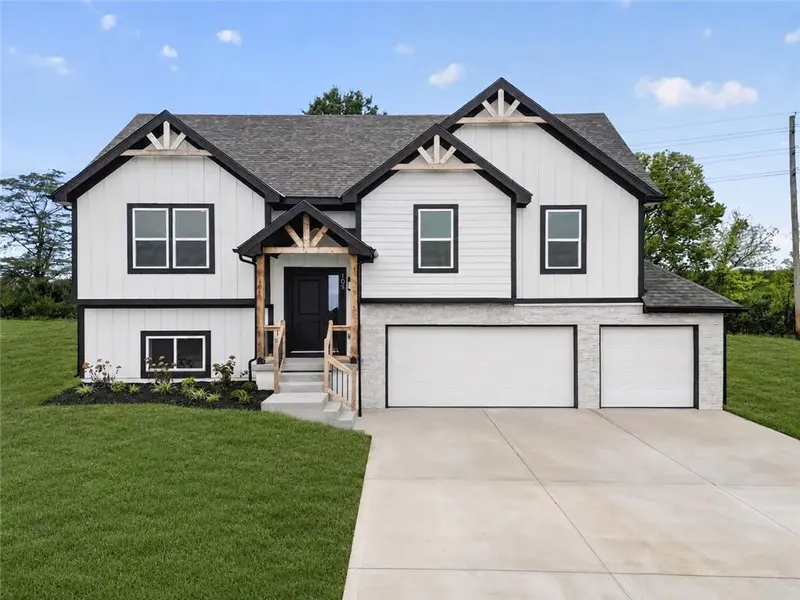 132 SE Nelson DR, Blue Springs, MO 64014
