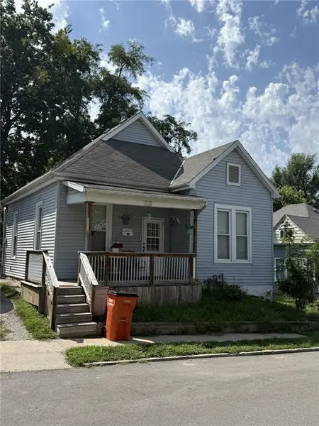 1412 N 10th ST, St Joseph, MO 64501