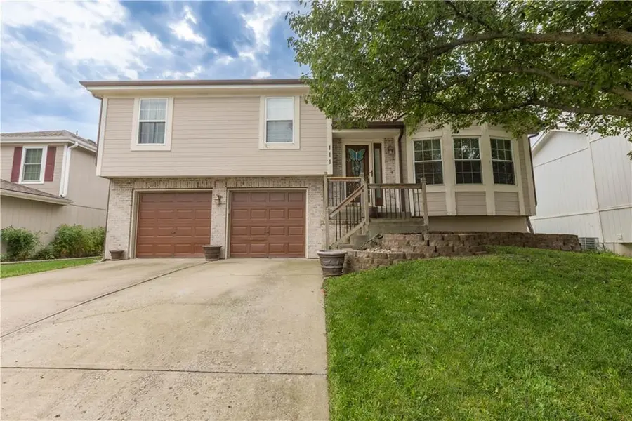 111 NW 114th TER, Kansas City, MO 64155
