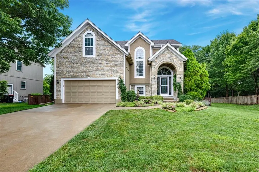 21612 W 61 ST, Shawnee, KS 66218