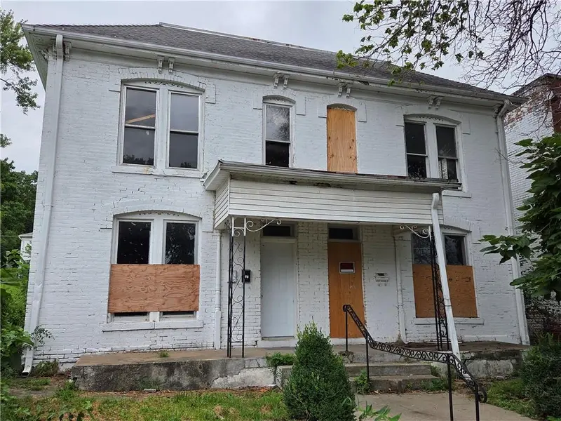 723 S 10th ST, St Joseph, MO 64501