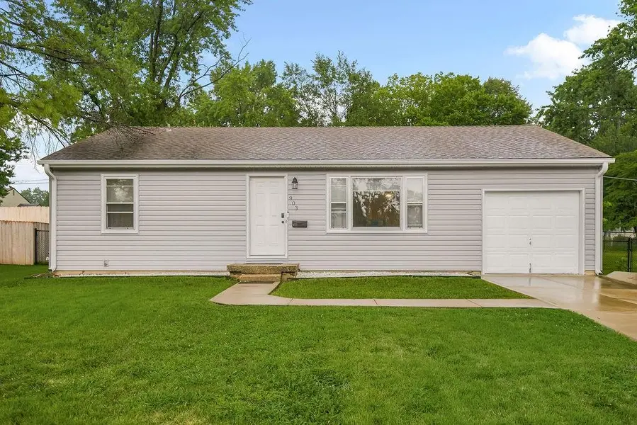 903 NE 67th PL, Gladstone, MO 64118