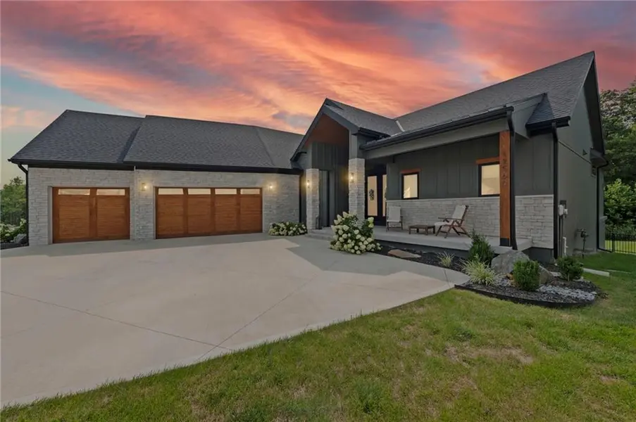 12560 NW Bittersweet DR, Platte City, MO 64079
