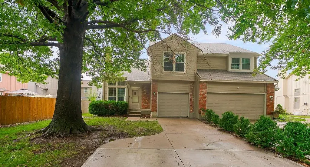 10740 W 115th ST, Overland Park, KS 66210