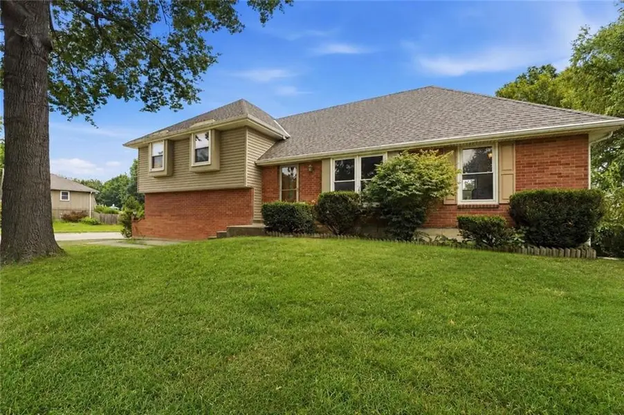 400 S NORMANDY DR, Olathe, KS 66061