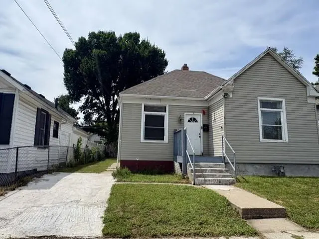 824 Warsaw AVE, St Joseph, MO 64507