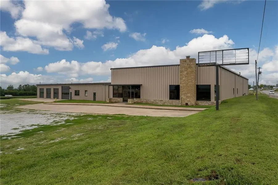 1313 State ST, Mound City, MO 64470