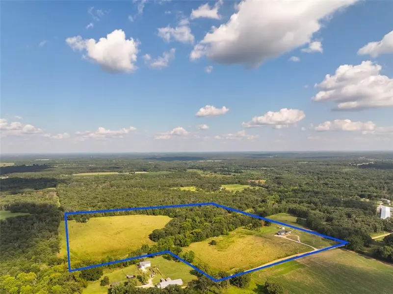 9735 S 325 RD, El Dorado Springs, MO 64744