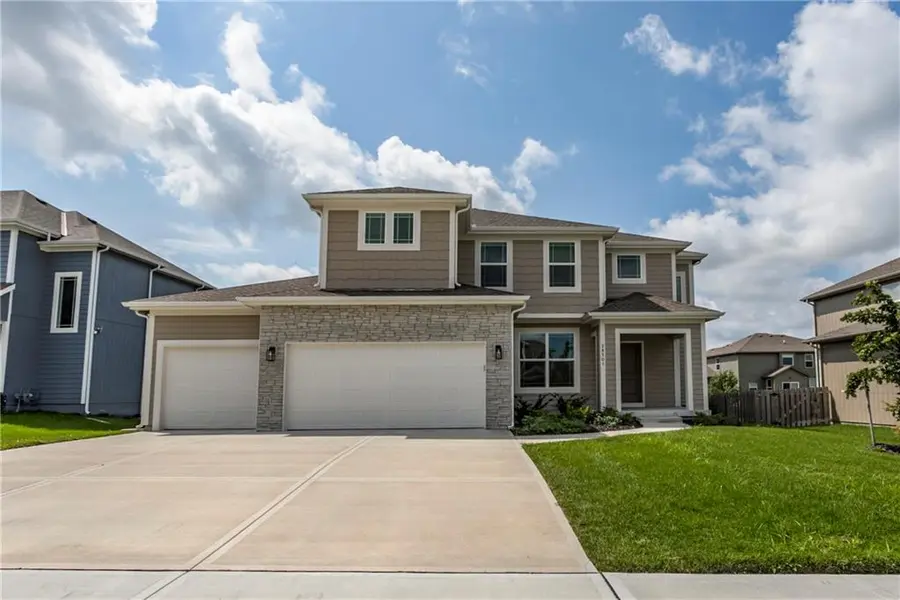 28501 W 161st TER, Gardner, KS 66030