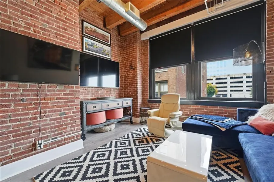 706 Broadway BLVD #201, Kansas City, MO 64105