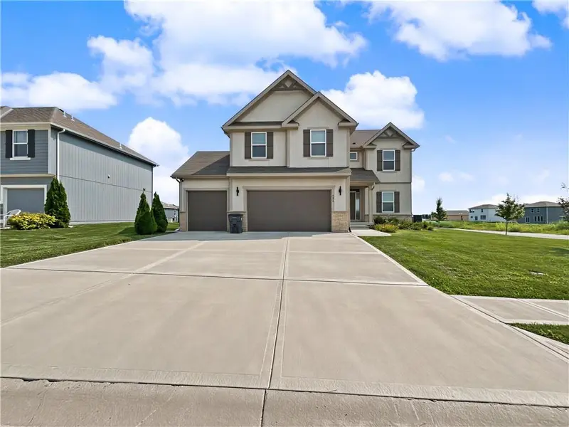 416 SW Nelson DR, Blue Springs, MO 64014