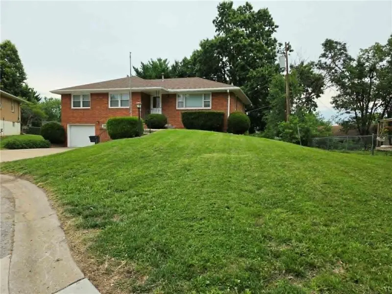 62 Jaguar CIR, St Joseph, MO 64506