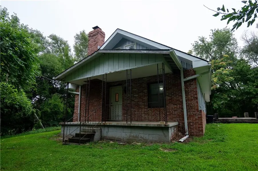6501 S 16th ST, St Joseph, MO 64504