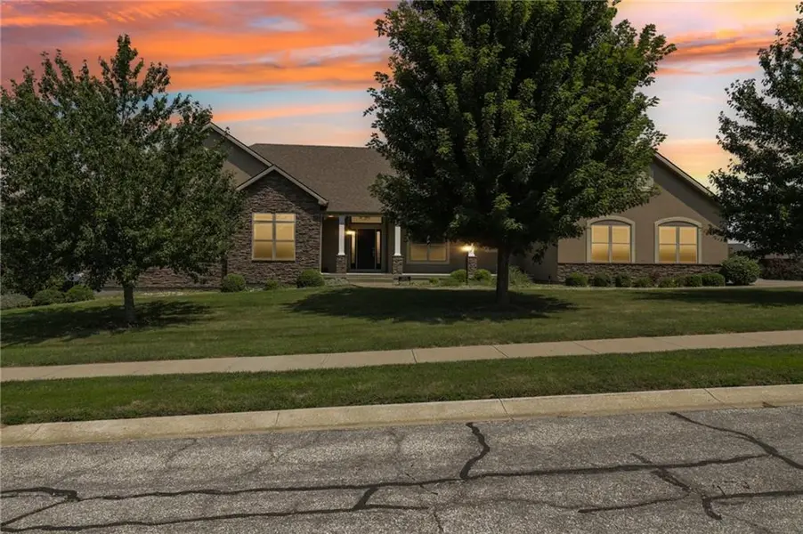 4215 Greystone DR, St Joseph, MO 64505