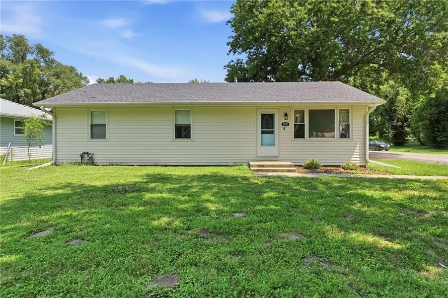 205 N Mulberry ST, Adrian, MO 64720