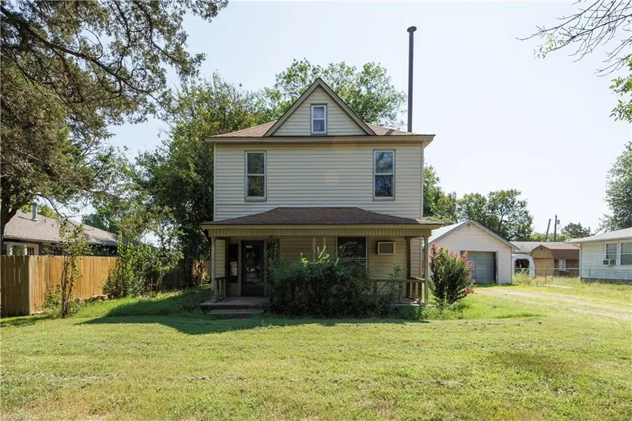 424 N 14th ST, Fredonia, KS 66736