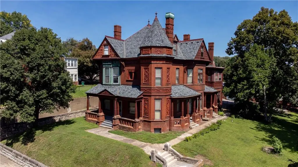 537 N 8th ST, St Joseph, MO 64501