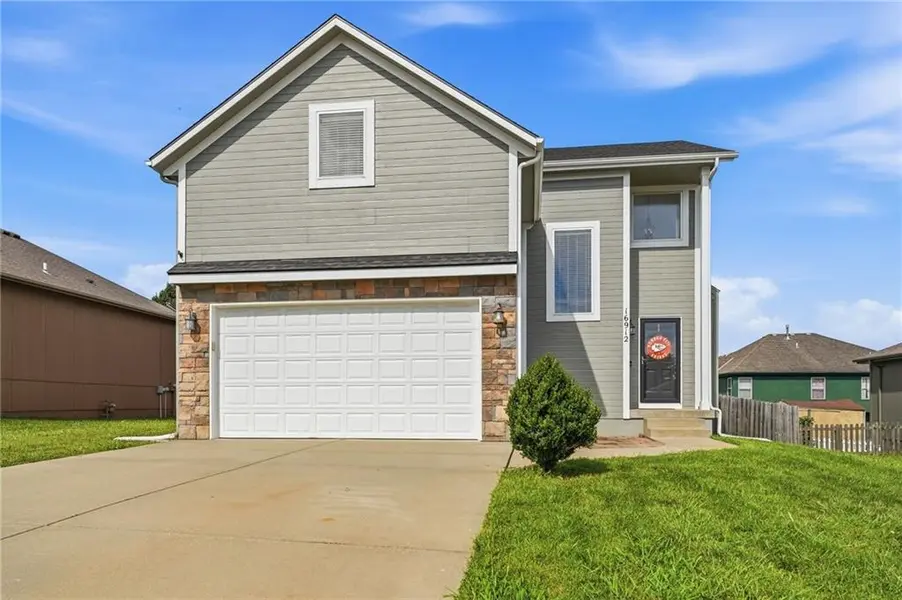16912 Summit DR, Belton, MO 64012